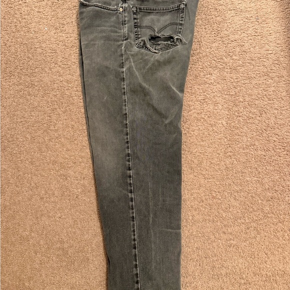 Men's Black Levi 550 jeans. 36x32 - Picture 2 of 5